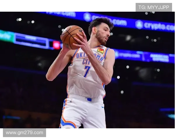 霍姆格伦半场高效发挥五投三中拿八分两篮板展现潜力新星赛场表现